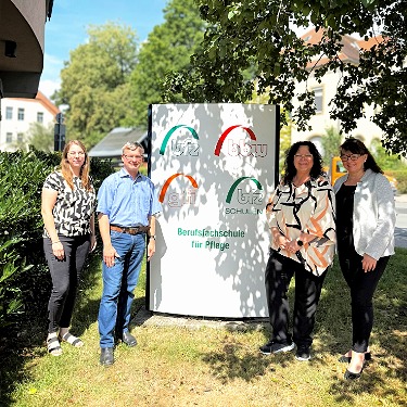 Erweiterte Schulleitung Die erweiterte Schulleitung der bfz Pflegeschule in Bayreuth stellt sich vor.